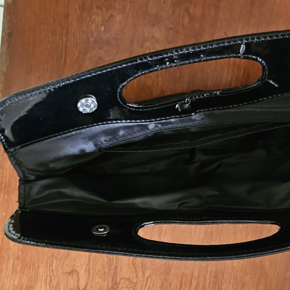 Vintage Handled Black Clutch - Picture 2 of 4